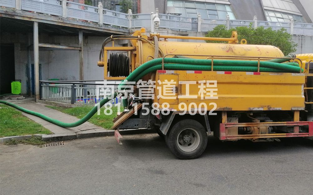 277市政商场隔油池吸污